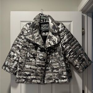Think Royln Metallic Camo Puffer Jacket – Size M – Lightweight Quilted Coat